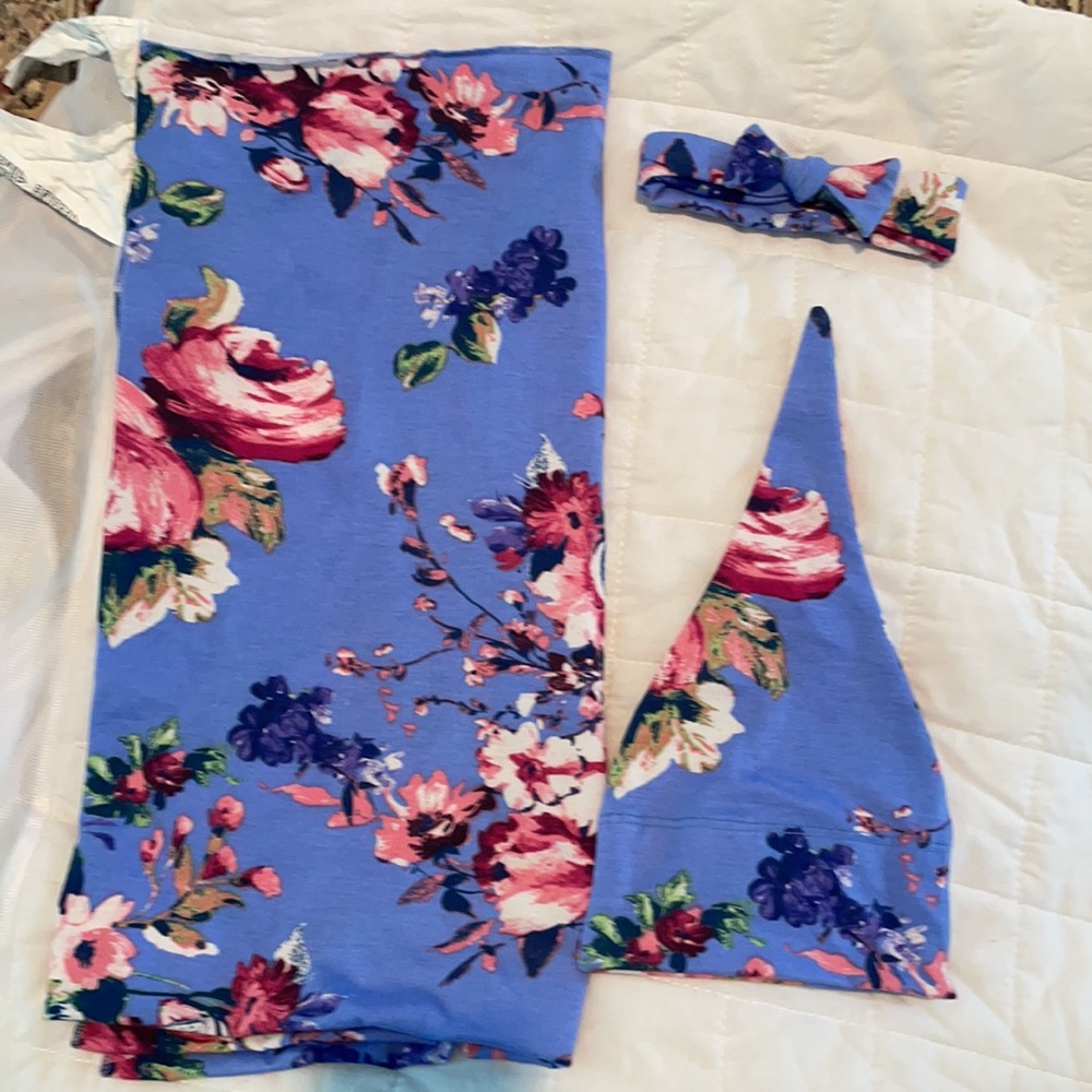 NWOT Baby Set (Blanket, Headband, Hat)